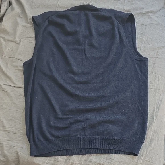 Jos. A. Bank Men's Navy V-Neck Sweater Vest - Picture 4 of 4